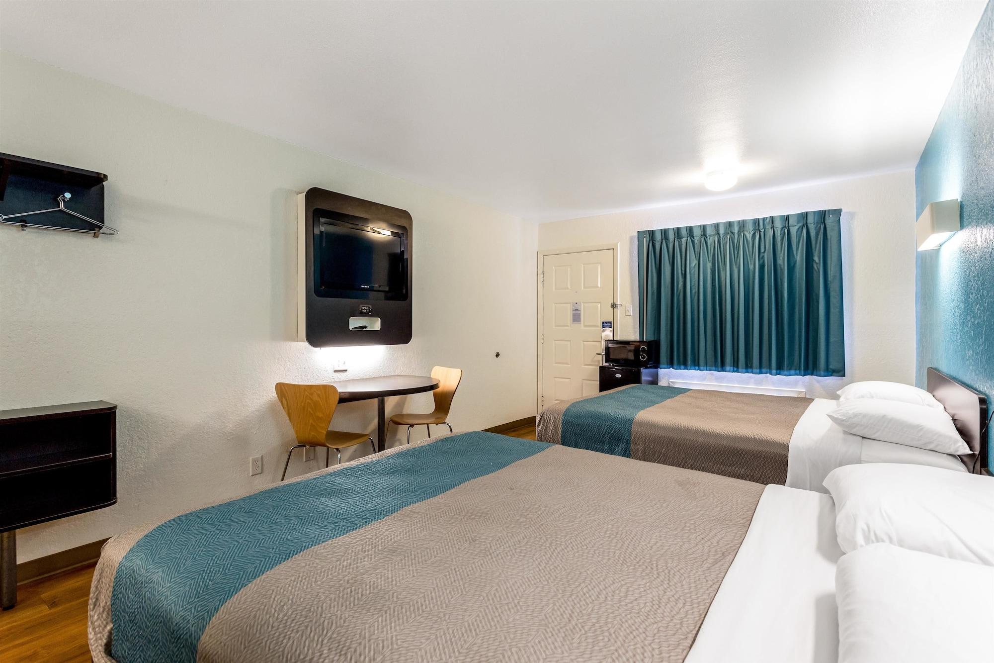 Hotel 6-bryan, Tx - College Station 2*