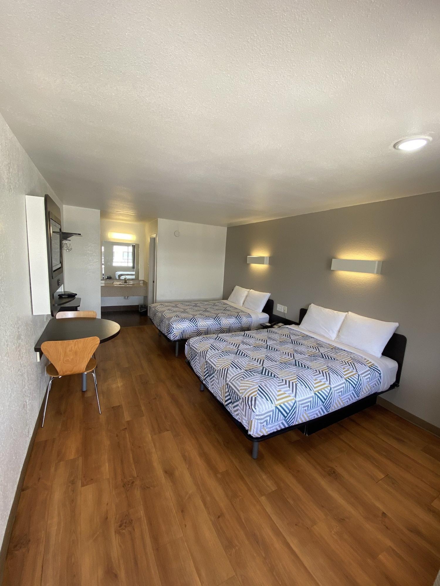 Hotel 6-bryan, Tx - College Station