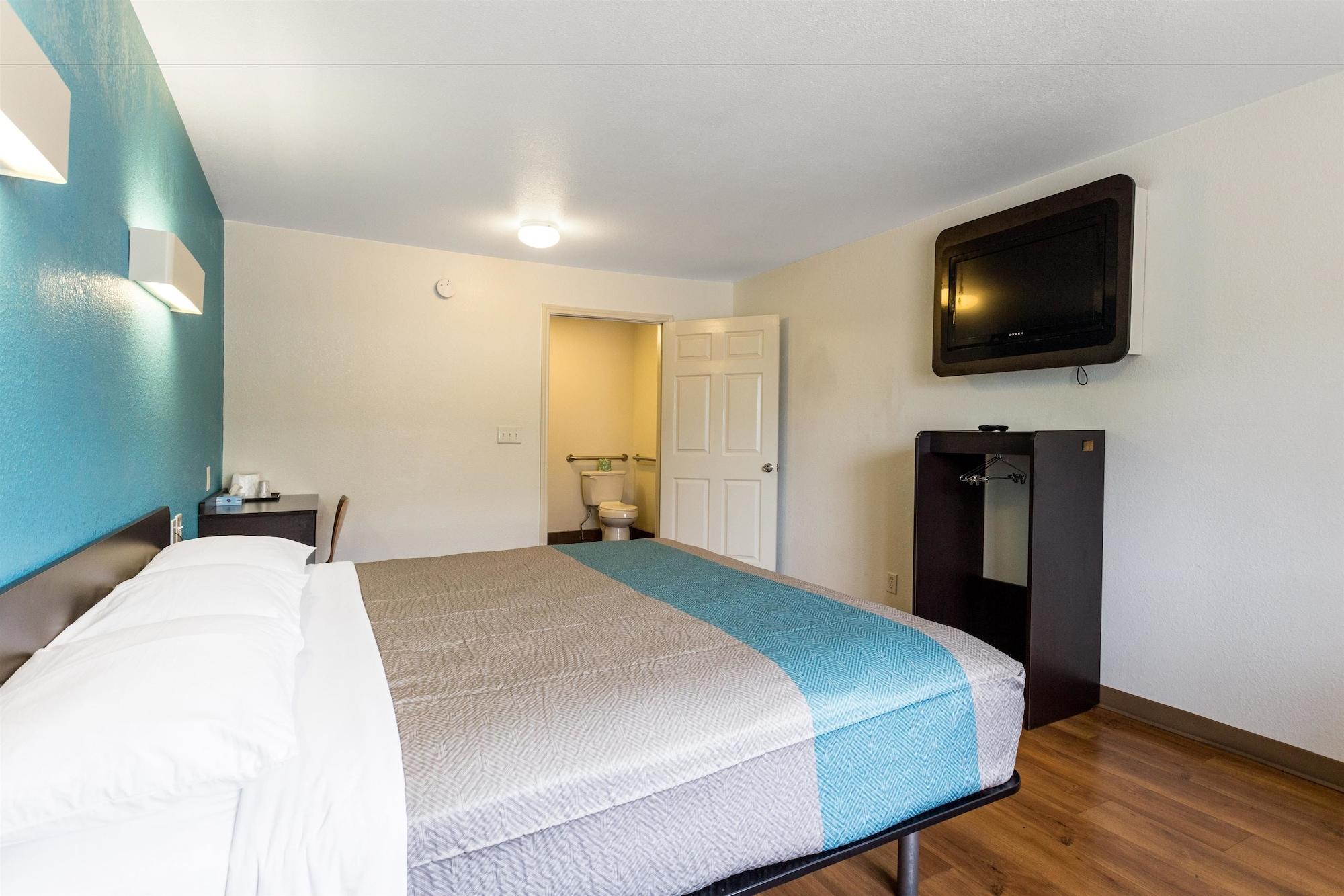 Hotel 6-bryan, Tx - College Station