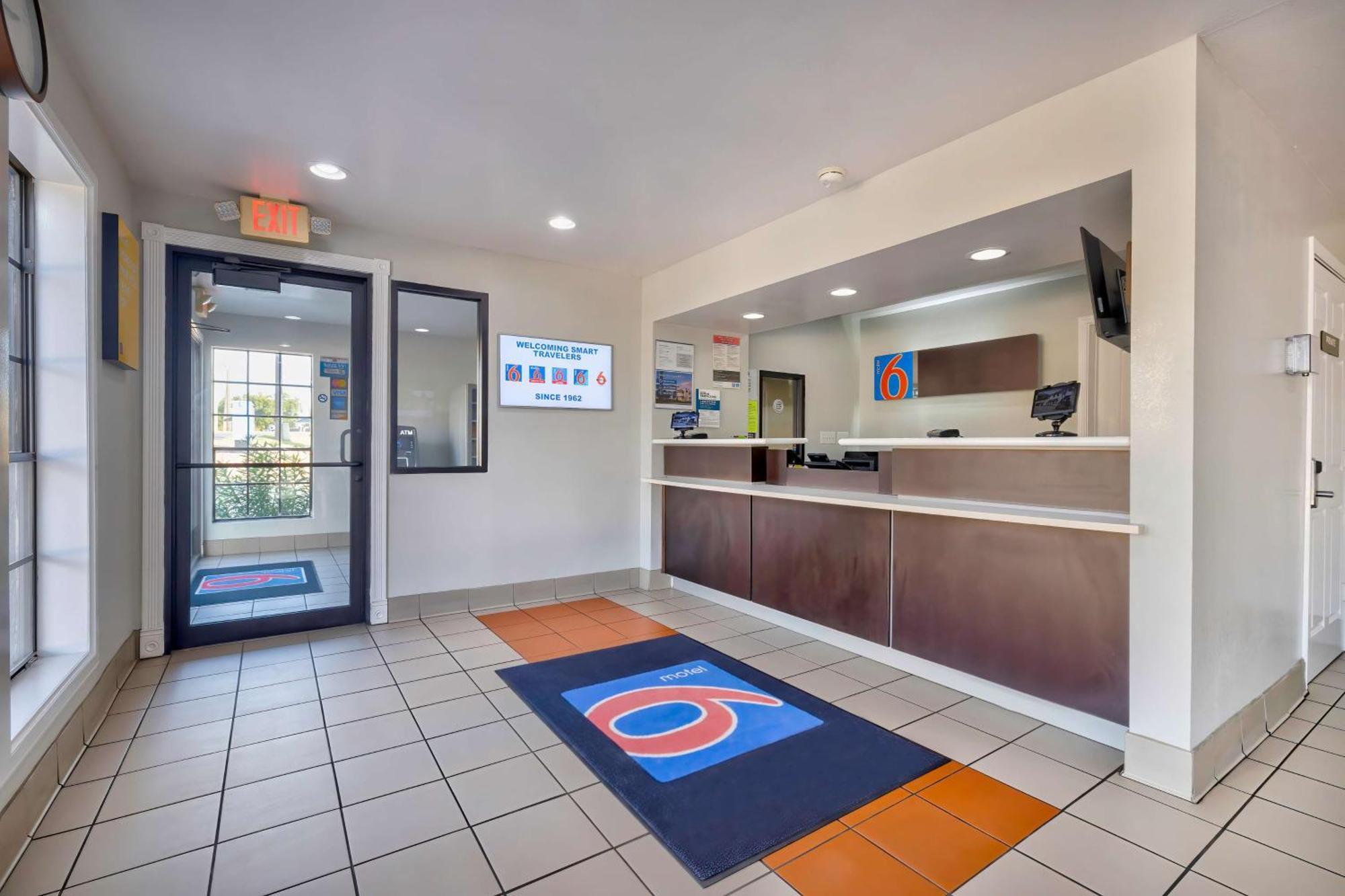 Hotel 6-bryan, Tx - College Station