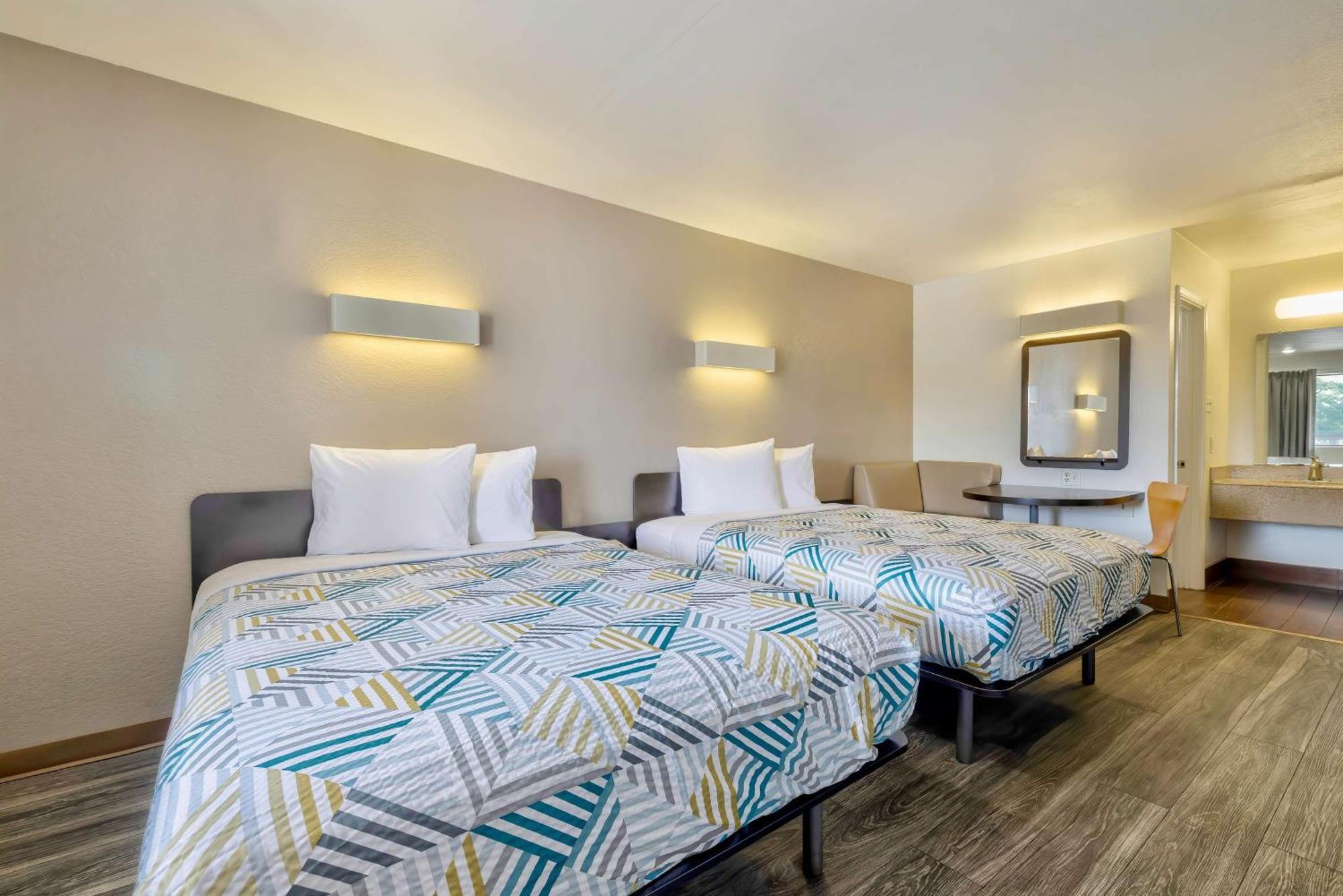 Hotel 6-bryan, Tx - College Station Bryan