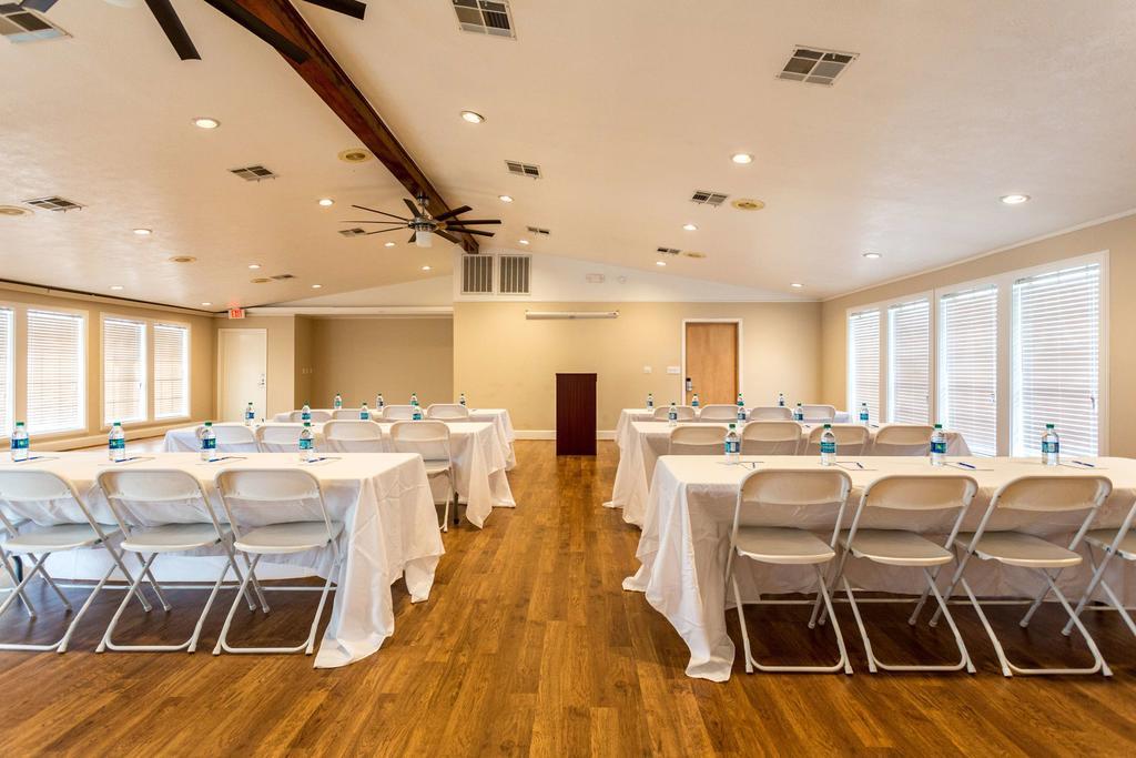 Hotel 6-bryan, Tx - College Station