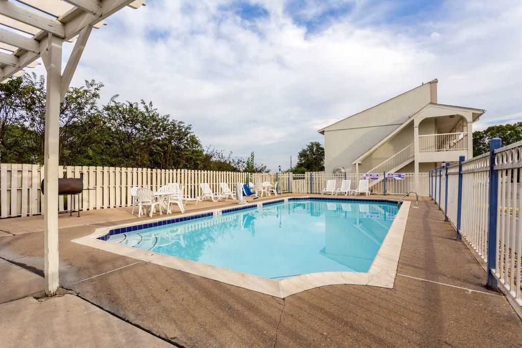 Hotel 6-bryan, Tx - College Station Bryan