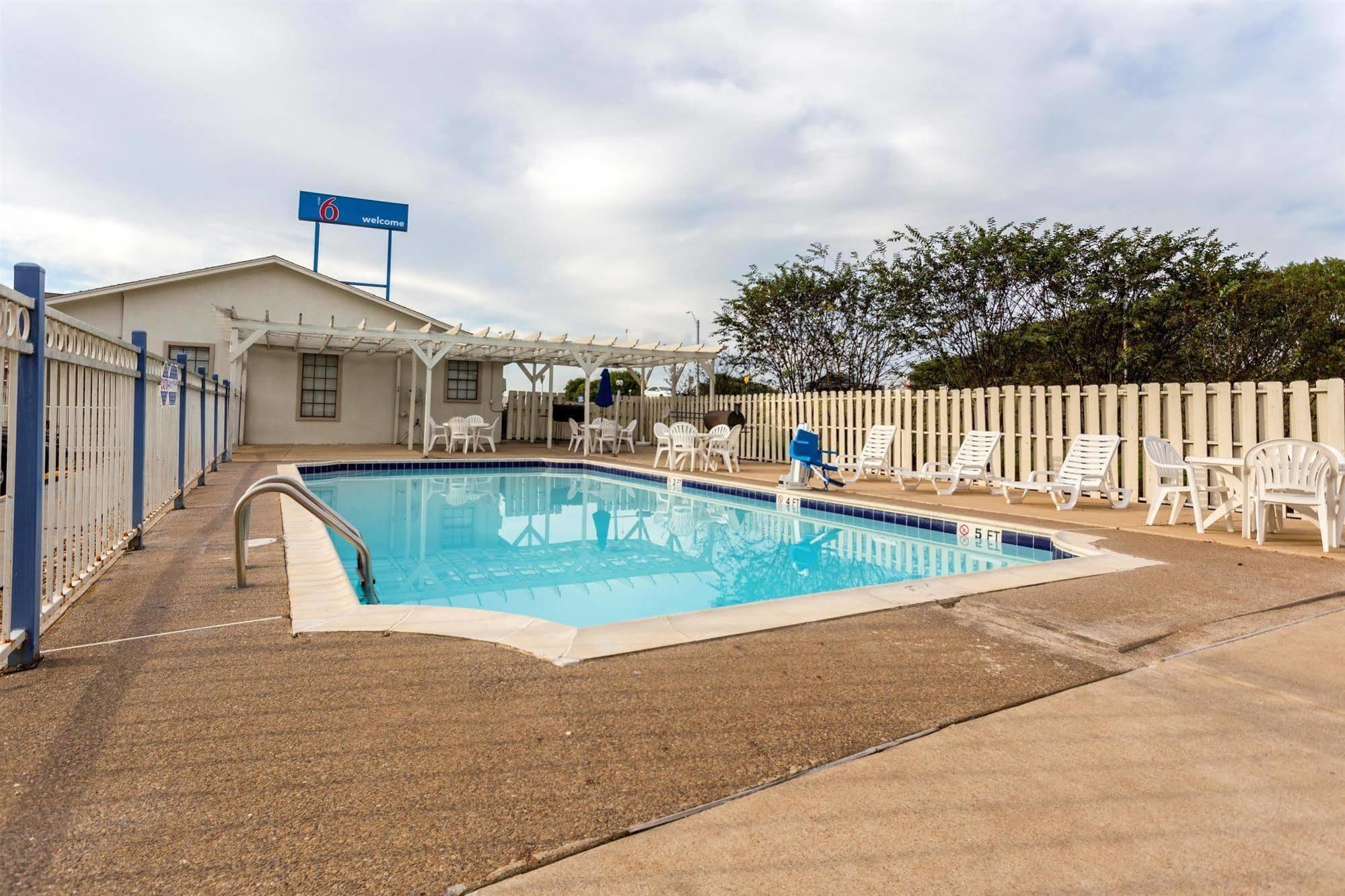 Hotel 6-bryan, Tx - College Station Bryan