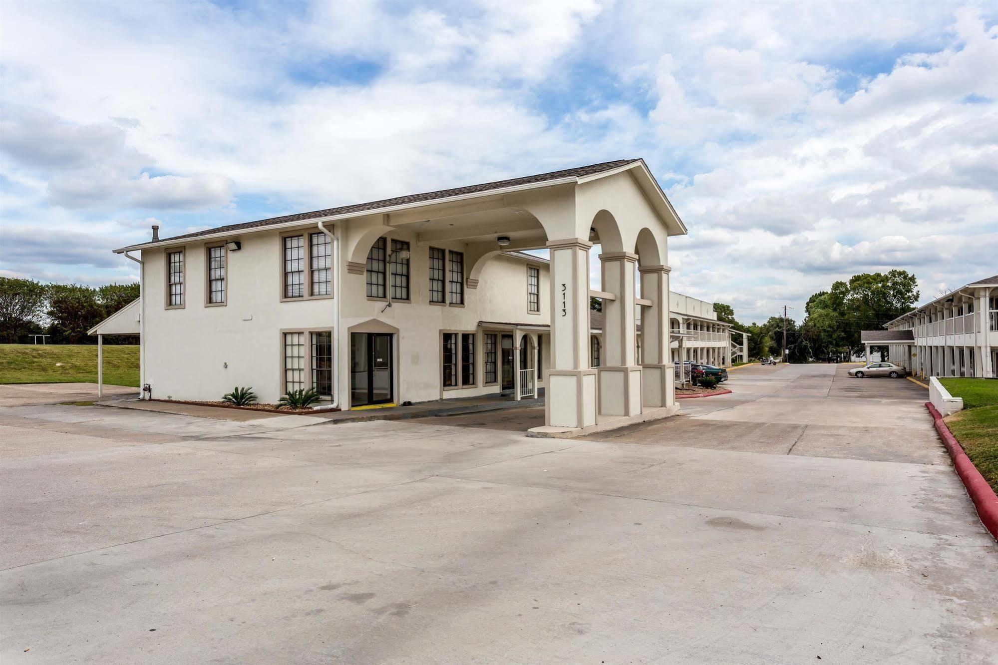 Hotel 6-bryan, Tx - College Station